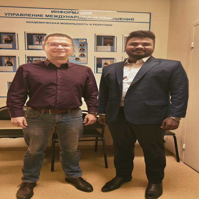 Dr.Raj kumar with University officials